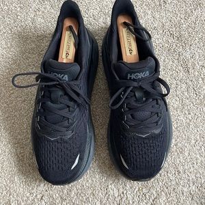 Black Hoka M Clifton 8